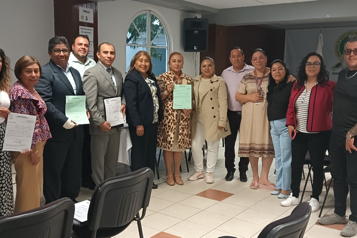 Reconocen a maestros del SMSEM con gratificaciones