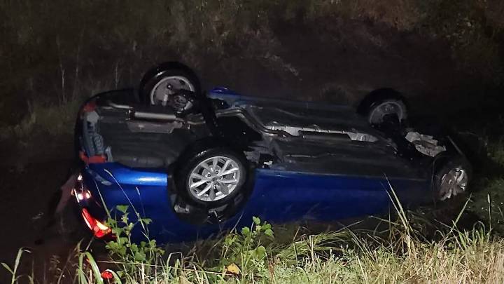 Dos personas resultan lesionadas tras volcadura en canal de riego en Acámbaro
