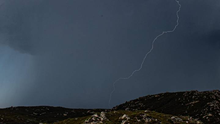 Aviso de inundación repentina por tormenta al este del condado