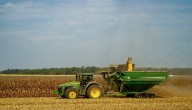 Los agricultores estadounidenses están reduciendo el gasto, lo que amenaza la economía rural
