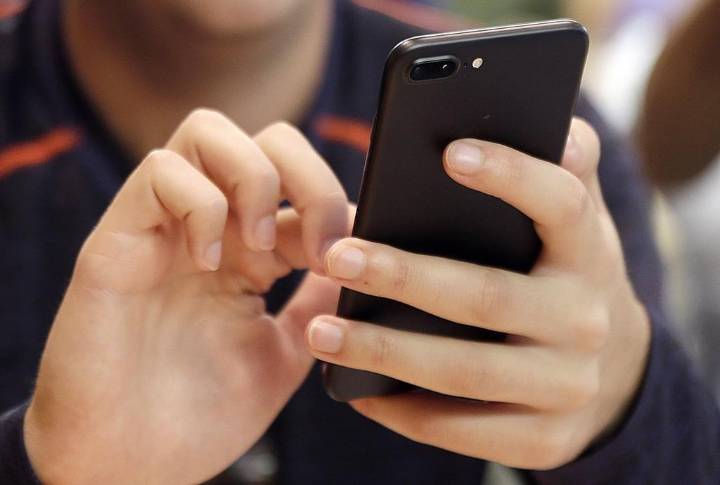 Digitally enhanced selfies may come at a social cost, McGill study finds