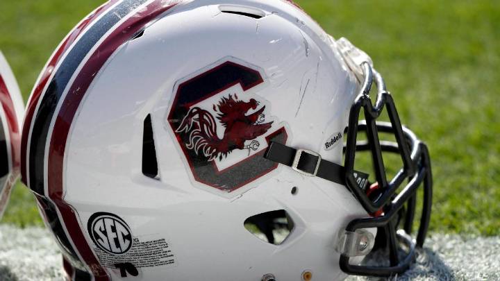 Gamecocks assistant Robertson hospitalized after car accident
