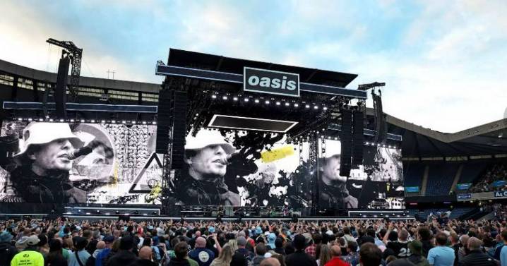 'Hero' Oasis steward goes viral for dancing non-stop during Edinburgh gig