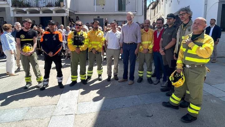 Page, "orgulloso" del trabajo de los bomberos forestales de Castilla