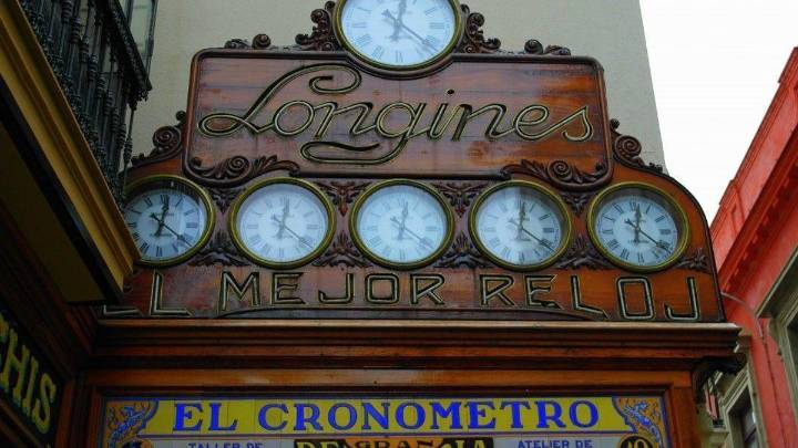 La relojería de San Pedro que vende gramolas y gramófonos en Cáceres