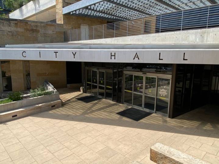 Feds withdraw funds for I-35 cap and stitch, city updates status of other grants