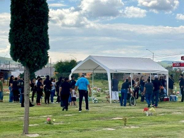 Arriban los restos de Danna al panteón San José