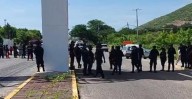 ¡Rebelión policial en Ixtepec! Bloquean carretera y acusan abandono del alcalde