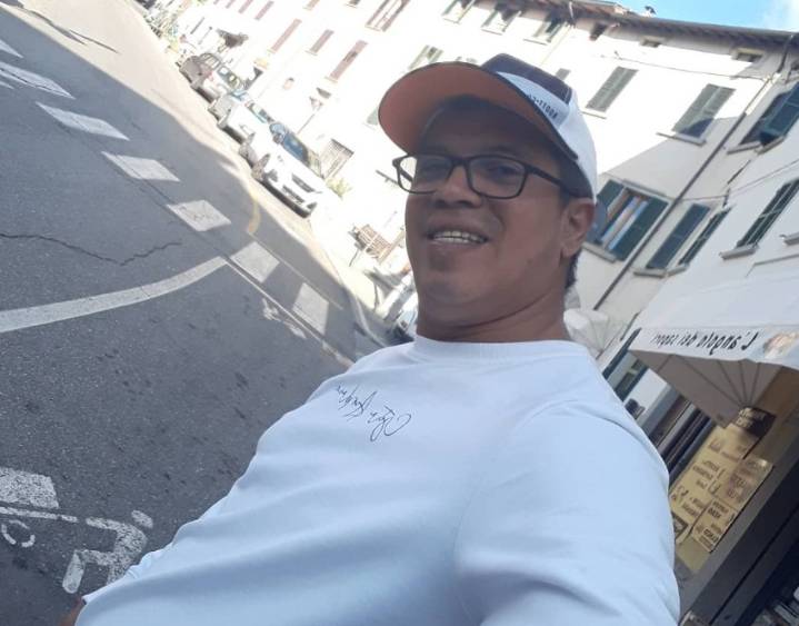¡Puñalada bailable! El cantante de cumbia Saúl Naranjo apuñaló a su pareja en Floridablanca