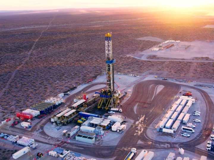 Vaca Muerta impacta en el dólar: hay superávit de energía en invierno pese a las importaciones de gas