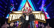 Shawn Michaels, Triple H y The Undertaker posan en el escenario de Triplemanía XXXIII