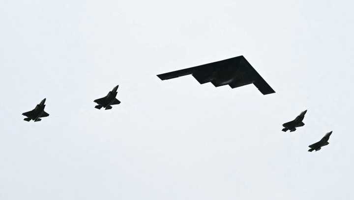 A B-2 bomber fly-by greeted Putin over summit in Alaska