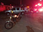REPORTAN CHOQUE DE MOTOCICLETA Y CAMIONETA CON UNA PERSONA LESIONADA