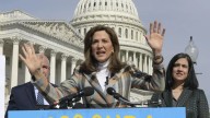 La congresita estadounidense María Elvira Salazar reacciona a la libertad de Álvaro Uribe: 'Es una victoria contra la persecución política'