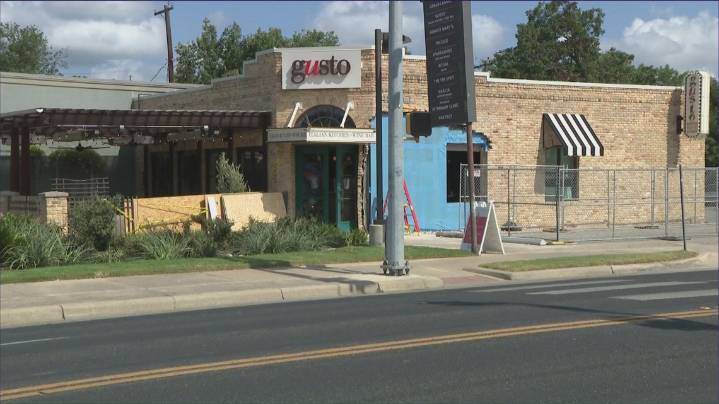 Car crashes into Gusto Italian Kitchen in North Austin