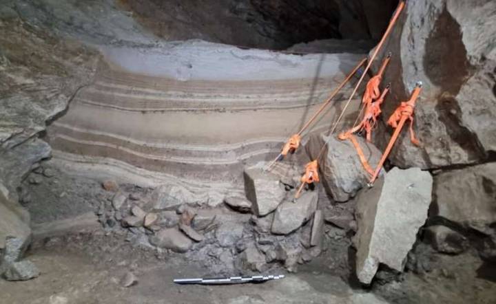 Un tesoro de restos animales de 75 mil  años aflora en una cueva noruega