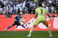 Hamburg celebrates Bundesliga return with goalless draw at Gladbach