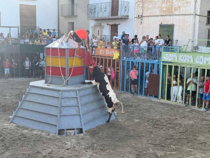 Les Useres despide hoy unas fiestas patronales marcadas por la alta participación y el gran arraigo popular