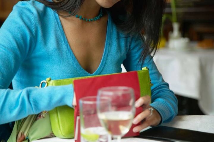 Woman Claims She's Called ‘Too Sensitive’ After She Leaves Date At Restaurant For Calling Her Food ‘Disgusting’