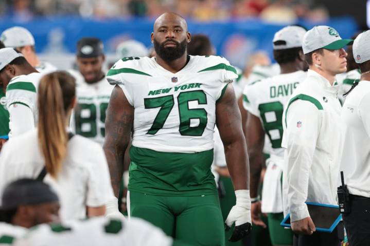 Commanders Host Veteran OT George Fant For Visit