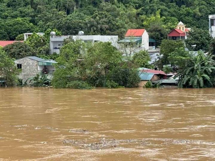 Vietnam enfrascado en recuperación tras paso de tifón Kajiki