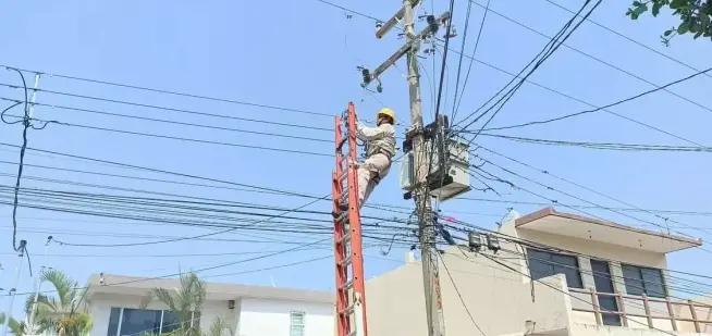 Tomas ilícitas originan fallas en red eléctrica de Veracruz