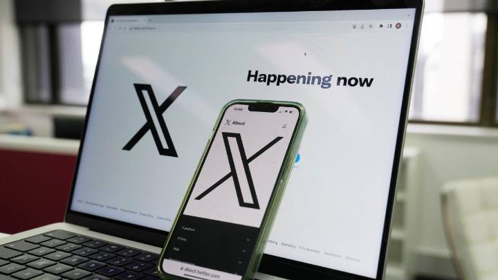 Musk says he plans to sue Apple over its top apps