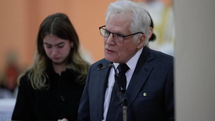 Padre del senador asesinado Miguel Uribe Turbay ocupará su candidatura