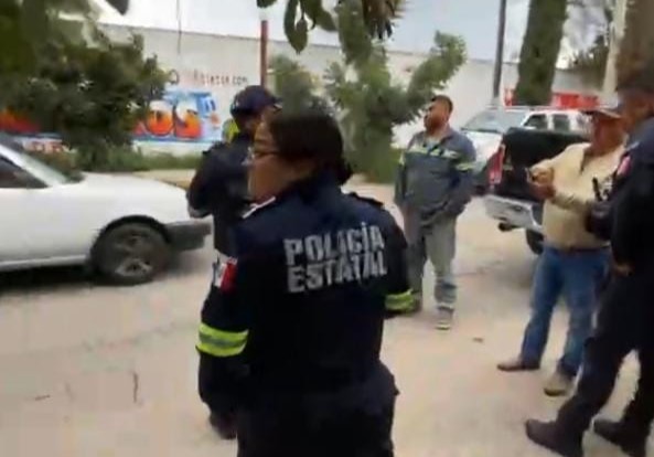 Operador de bomba denuncia abuso policial en Texcoco