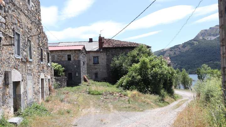 CHD elabora un plan para el derribo de las casas del viejo Burón y Vegacerneja