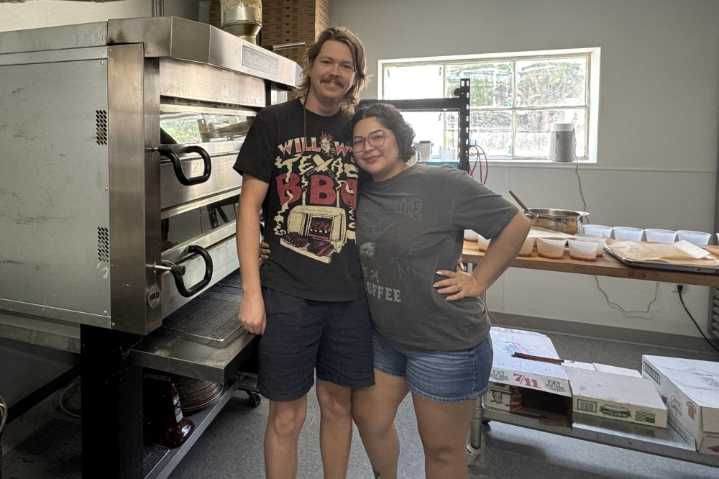 Love at first slice: patrons line the ...