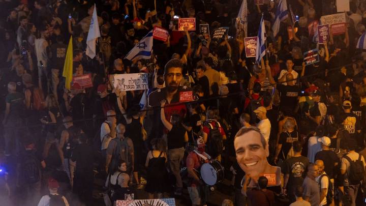 Más de cien mil israelíes se manifiestan para exigir un acuerdo con Hamás