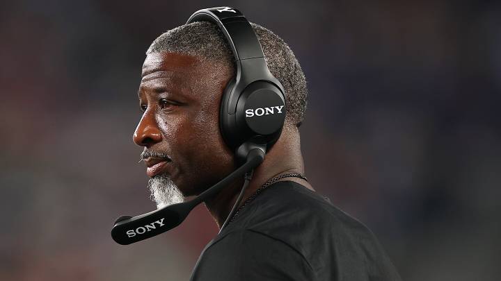 For Jets coach Aaron Glenn, outside noise goes with the territory
