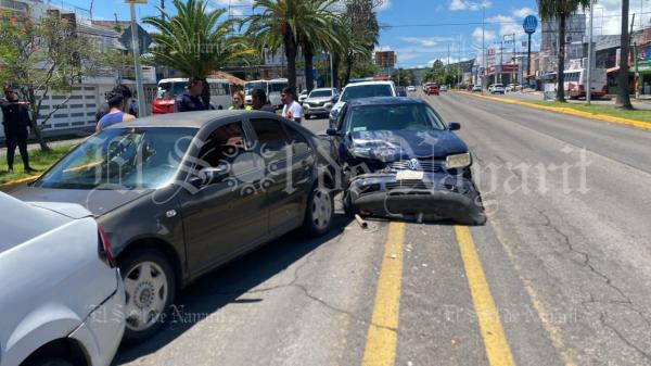 Choque por alcance entre cuatro autos en blvd. Tepic