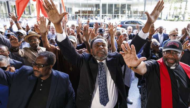 'ICE raids do not make us safer.' Lawmakers, vets and clergy decry Trump's plan to target Chicago