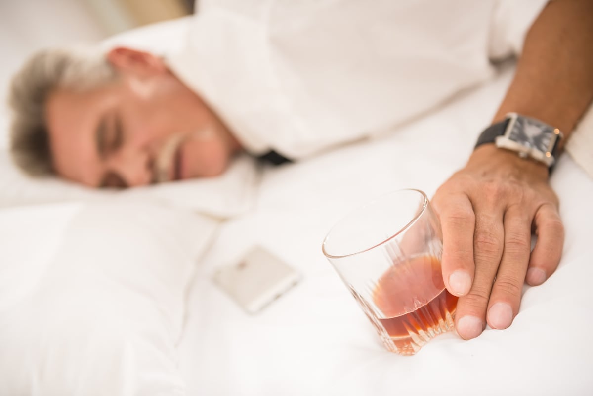 No es resaca, es apnea social: un estudio vincula los cambios en el estilo de vida del fin de semana con un nuevo trastorno del sueño