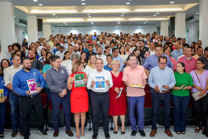 Presentan manuales didácticos para estudiantes elaborados por las y los propios universitarios