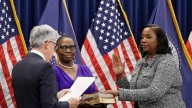 Lisa Cook demanda a Trump por intentar despedirla
