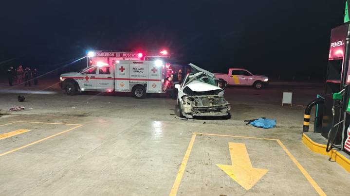 Dos muertos y seis heridos al chocar auto con trailer en la ruta Victoria