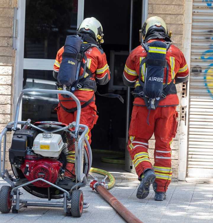 Intervienen en un incendio en un cuadro eléctrico