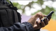 Proponen que los policías no usen sus celulares mientras prestan funciones en la calle