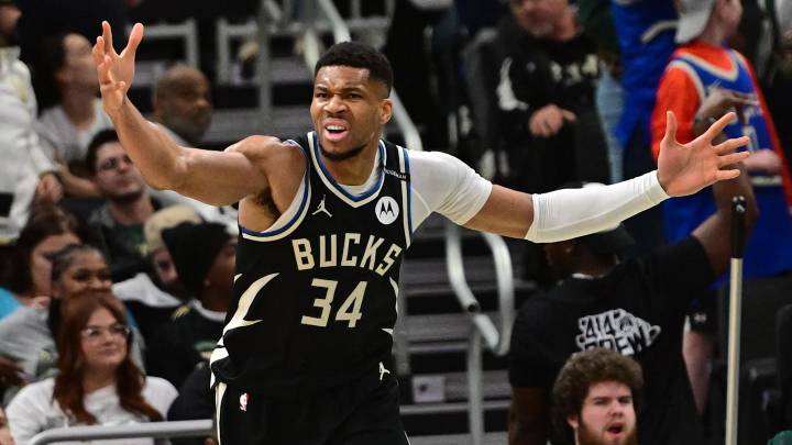 Bucks Clapped Back at Continued Giannis Trade Rumors With Perfect Emoji Response