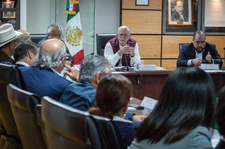 Se reúne Julio Berdegué con industria azucarera tras caída de precios