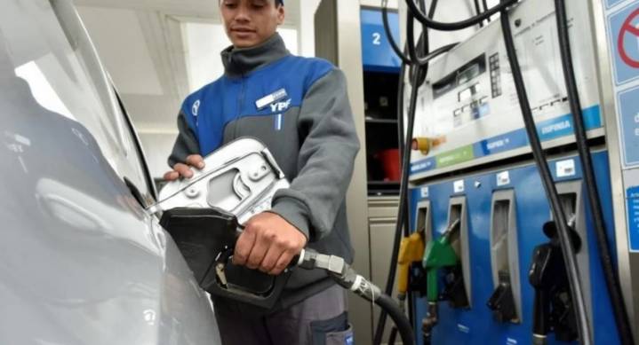 El Gobierno oficializó aumentos en los impuestos a los combustibles y se viene una suba en naftas y gasoil