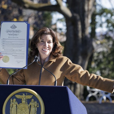 Criminal justice reform groups call on Hochul to commute prison sentences