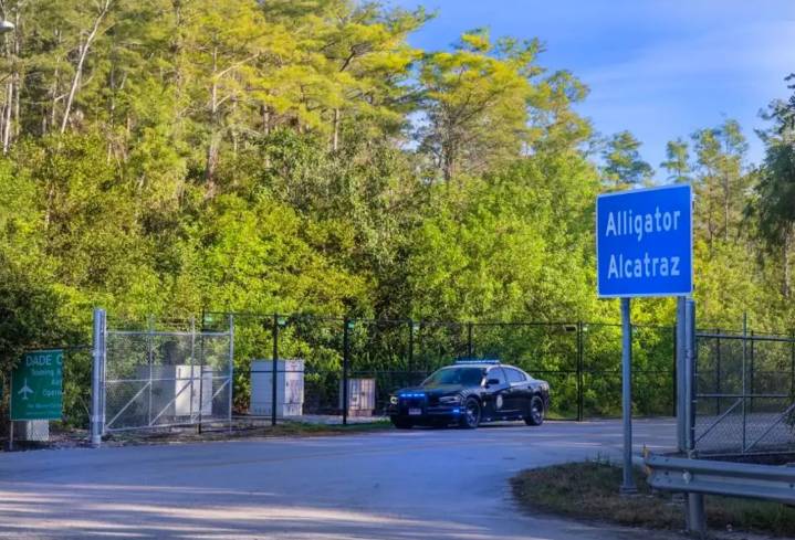 Juez federal ordena cierre de ‘Alligator Alcatraz’ en 60 días, sin nuevos detenidos
