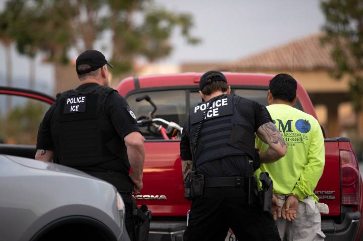 Congresista reclama a ICE y CBP rendición de cuentas por redadas en LA