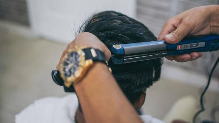 ¿Por qué es perjudicial para los pulmones plancharse el pelo? La advertencia de los expertos