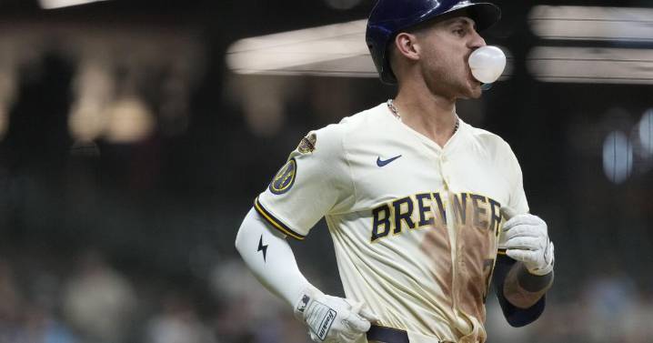 Turang's leadoff homer lifts Brewers over Pirates for 10th straight win