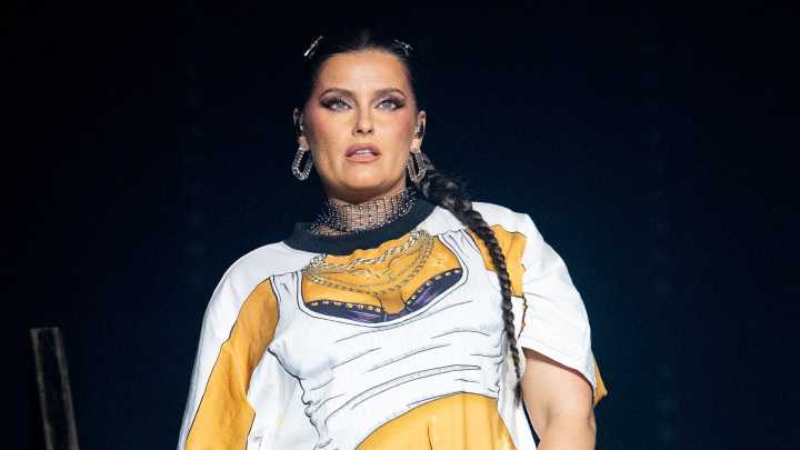 Nelly Furtado 'shuts down body shamers' with T